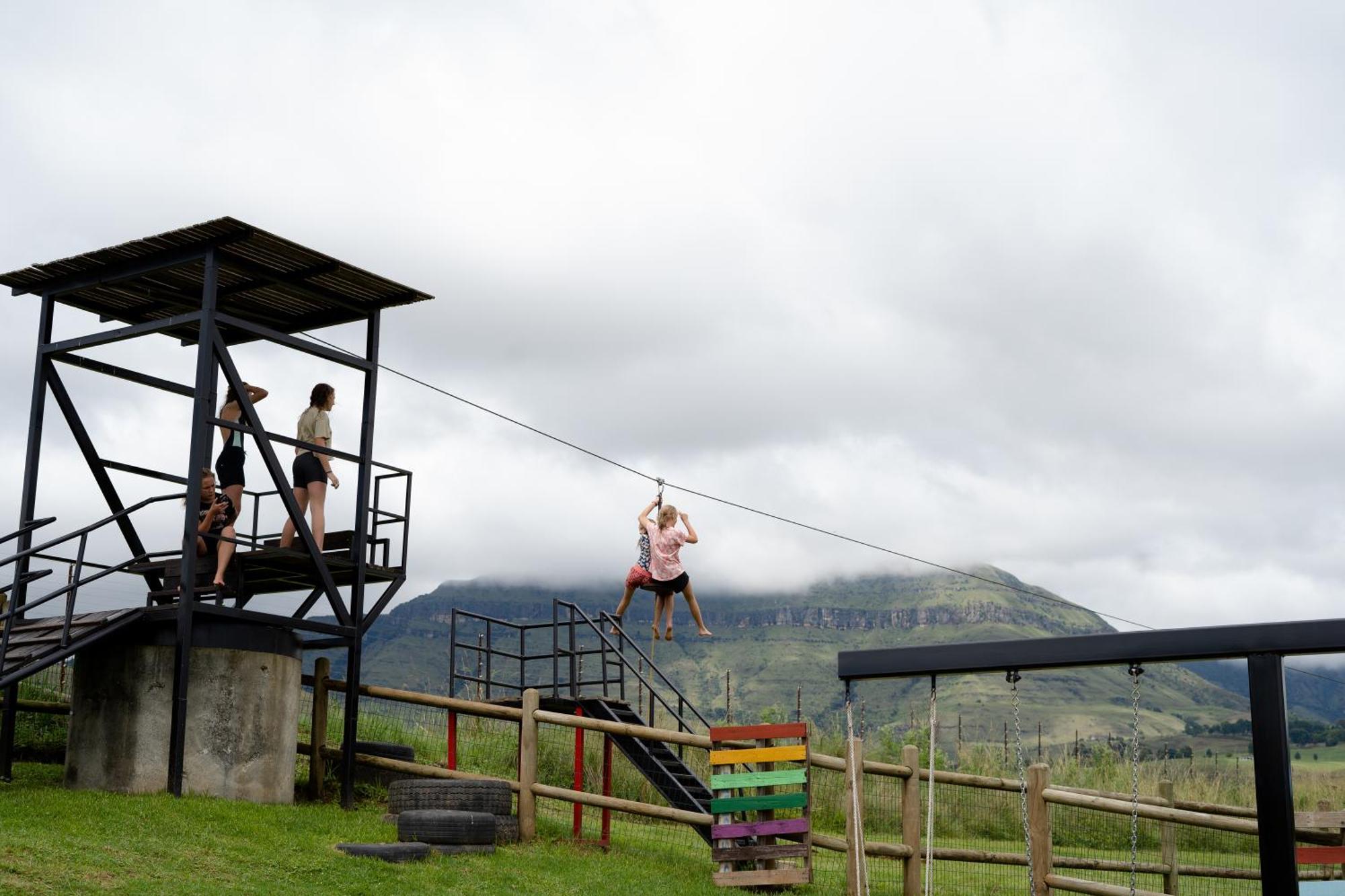 Dragonview Lodge Champagne Valley Экстерьер фото